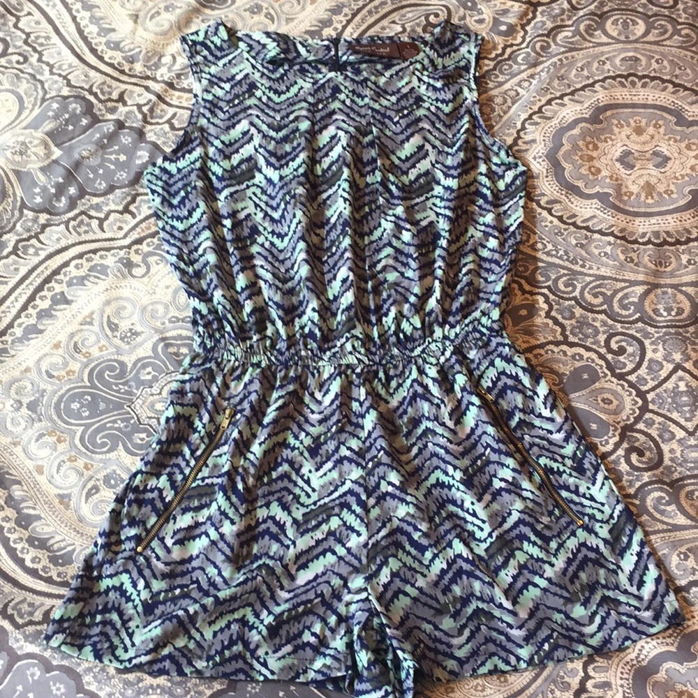 Cute romper!